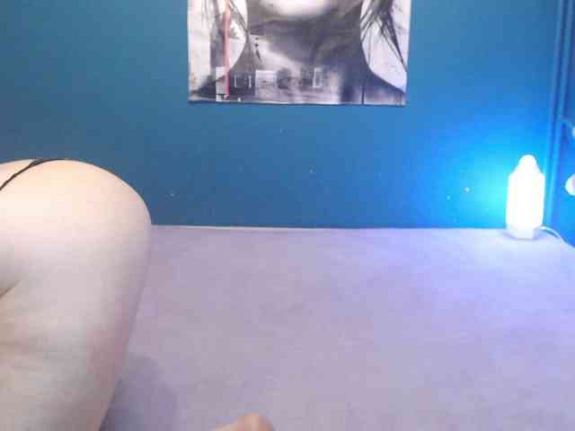 NADINNNE webcam