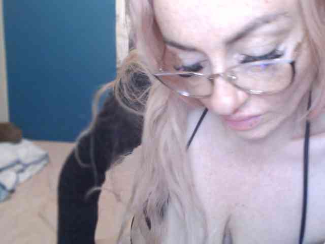 NADINNNE webcam