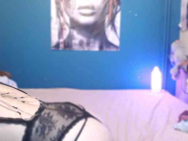 NADINNNE webcam