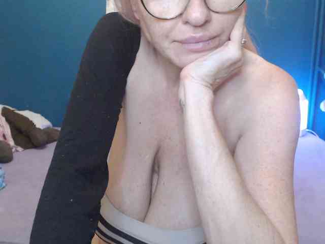 NADINNNE webcam