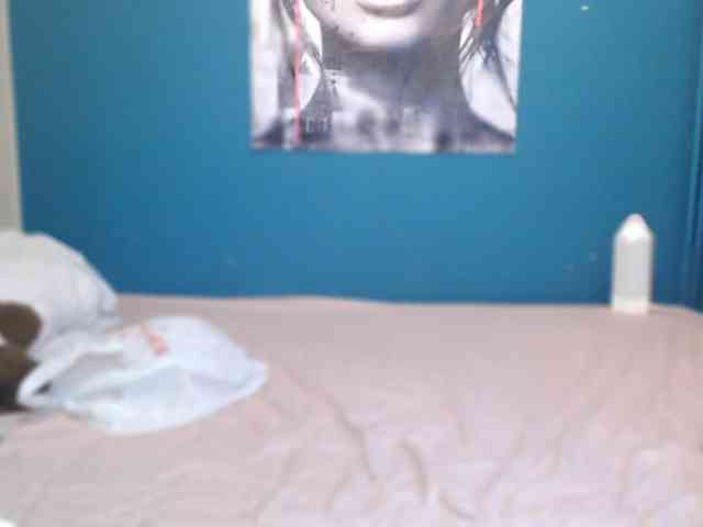NADINNNE webcam