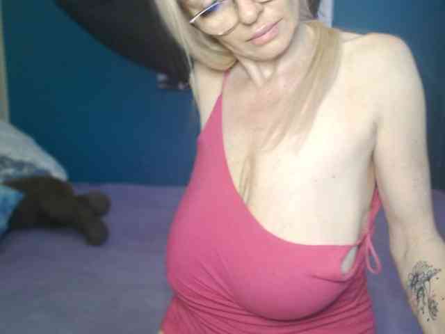 NADINNNE webcam