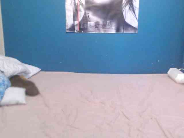 NADINNNE webcam
