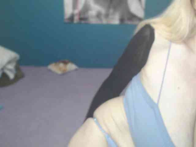 NADINNNE webcam