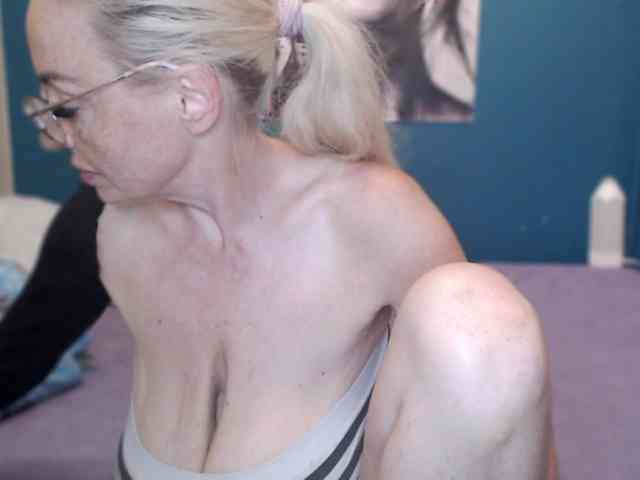 NADINNNE webcam