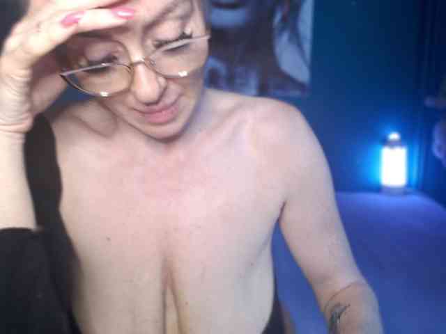 NADINNNE webcam