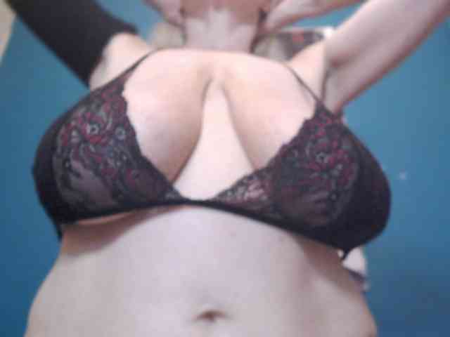 NADINNNE webcam