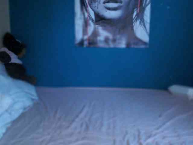 NADINNNE webcam