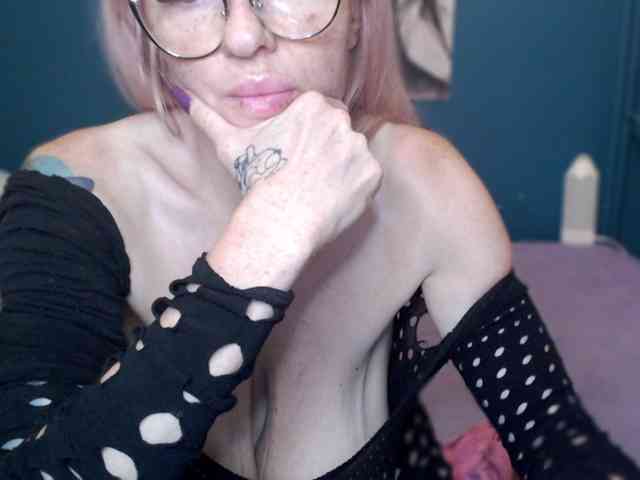 NADINNNE webcam