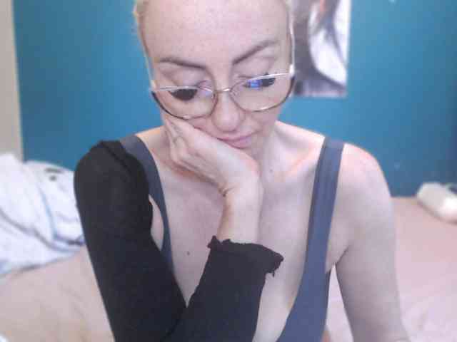 NADINNNE webcam