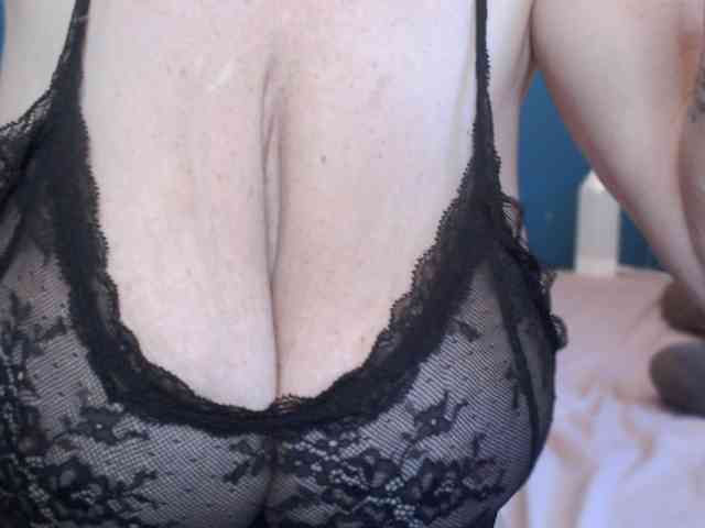 NADINNNE webcam