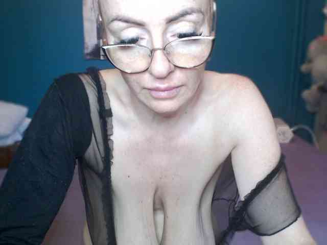NADINNNE webcam
