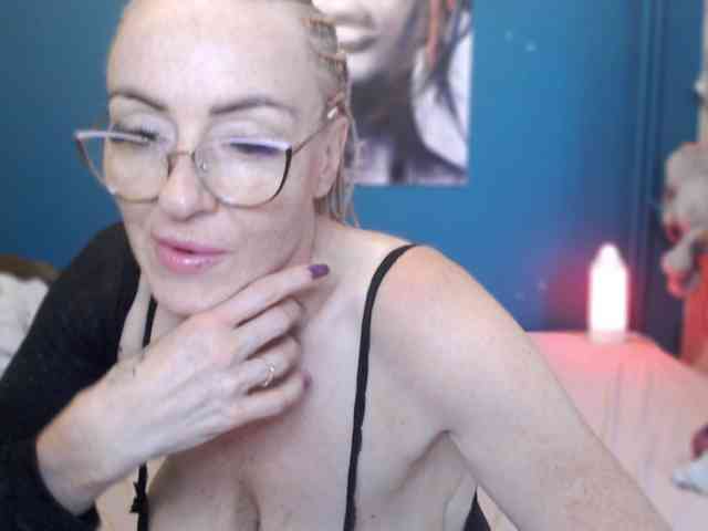NADINNNE webcam