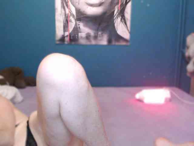 NADINNNE webcam
