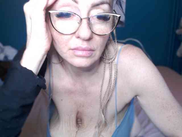 NADINNNE webcam
