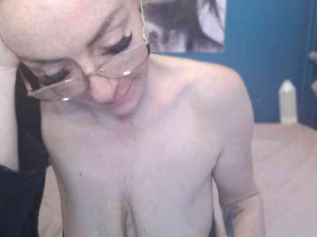 NADINNNE webcam