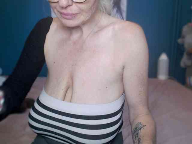 NADINNNE webcam