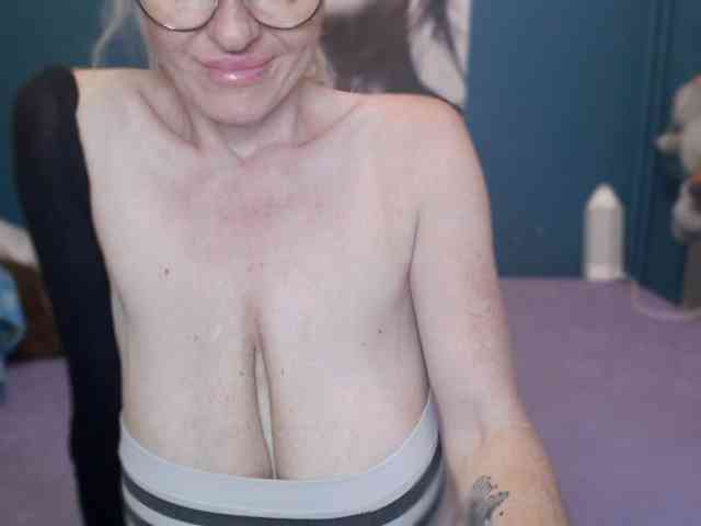 NADINNNE webcam
