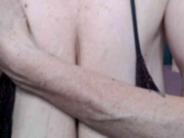 NADINNNE webcam
