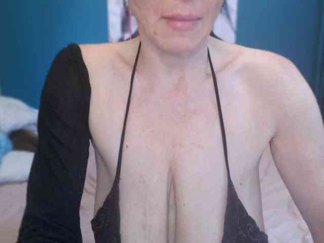 NADINNNE webcam