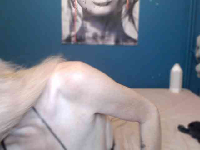 NADINNNE webcam