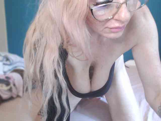NADINNNE webcam