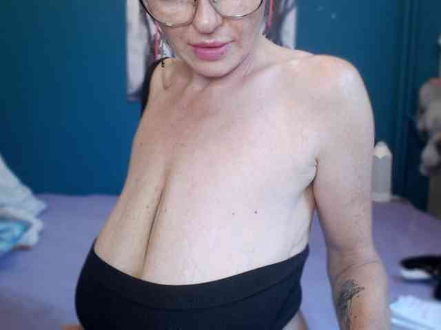 NADINNNE webcam
