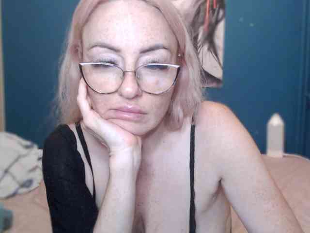 NADINNNE webcam