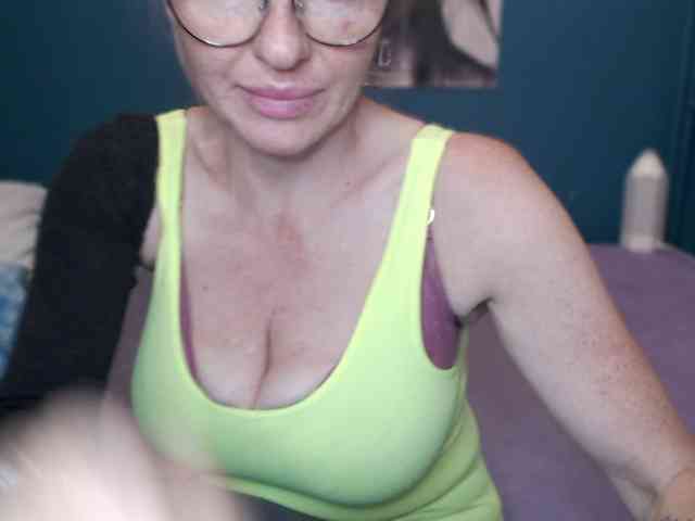 NADINNNE webcam