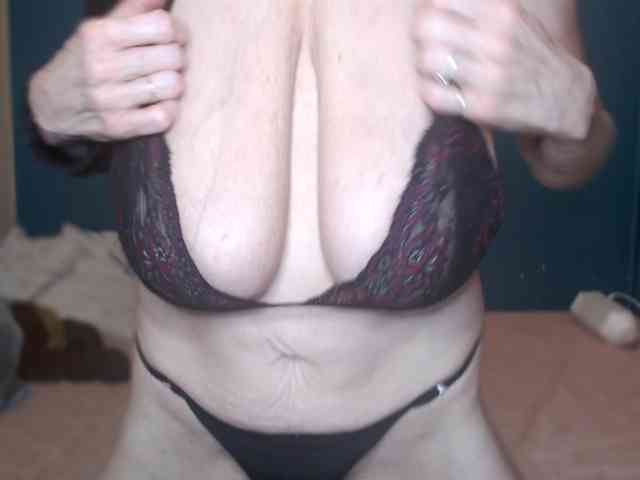 NADINNNE webcam