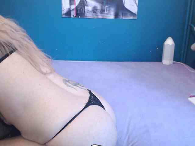 NADINNNE webcam