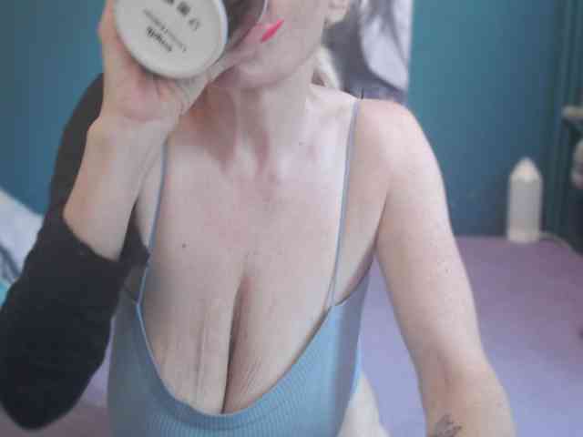NADINNNE webcam