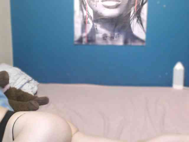 NADINNNE webcam