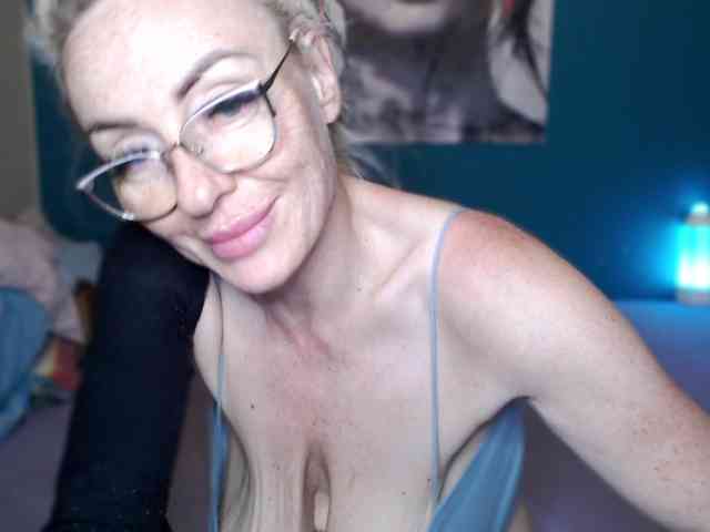 NADINNNE webcam
