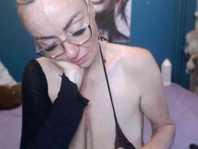 NADINNNE webcam