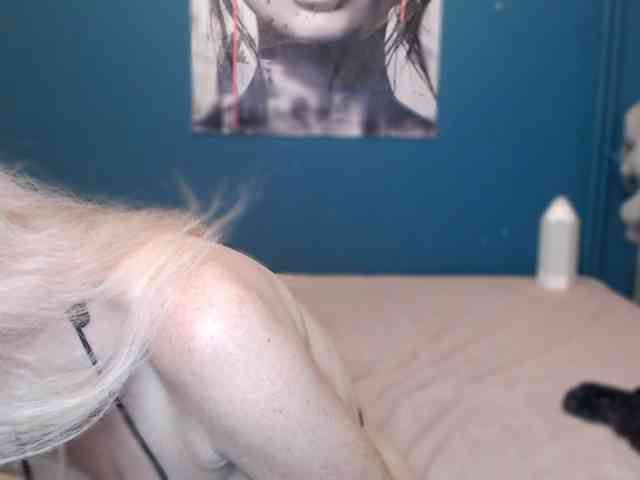 NADINNNE webcam
