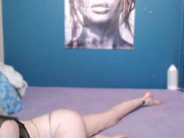 NADINNNE webcam