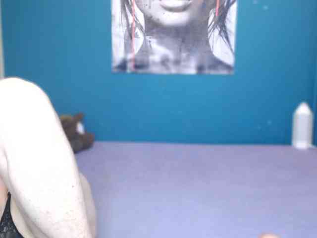 NADINNNE webcam