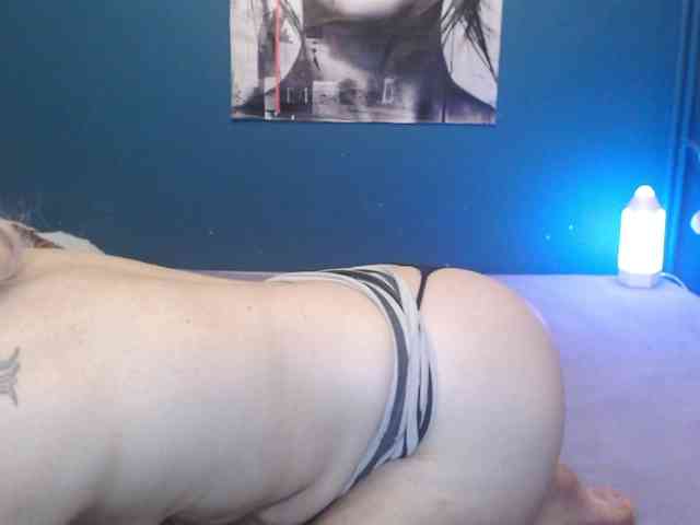 NADINNNE webcam