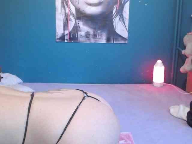 NADINNNE webcam