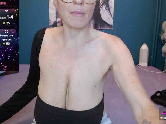 NADINNNE webcam