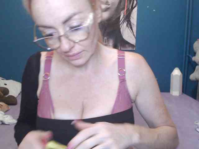 NADINNNE webcam