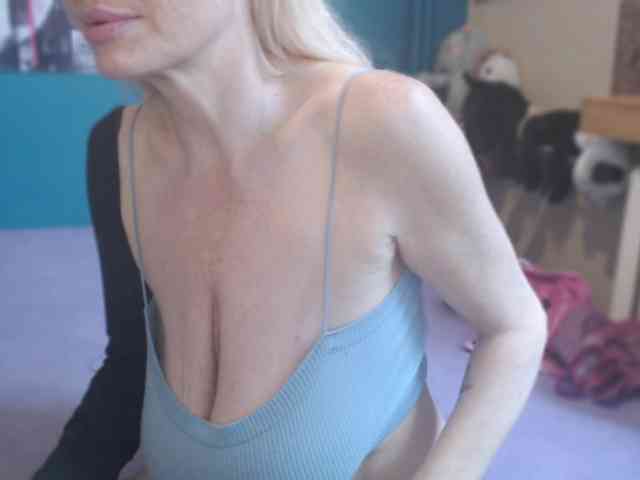 NADINNNE webcam