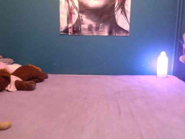 NADINNNE webcam