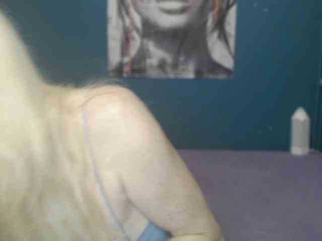 NADINNNE webcam