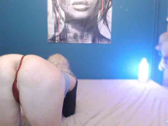 NADINNNE webcam
