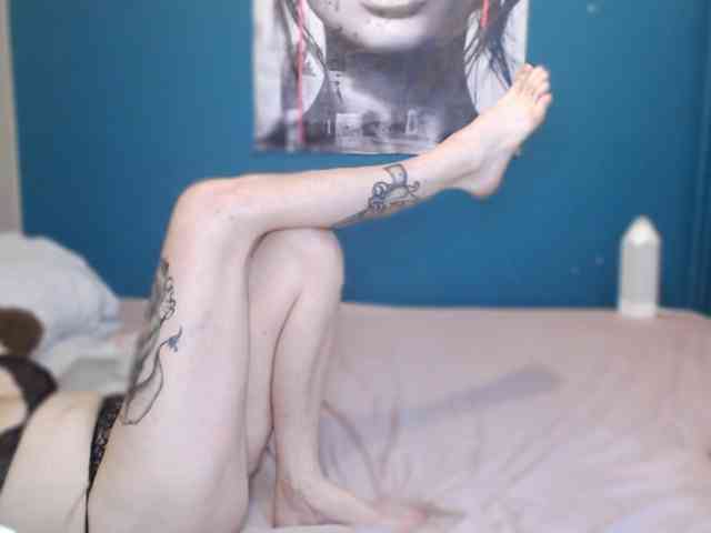 NADINNNE webcam