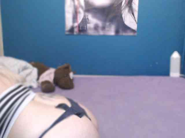 NADINNNE webcam