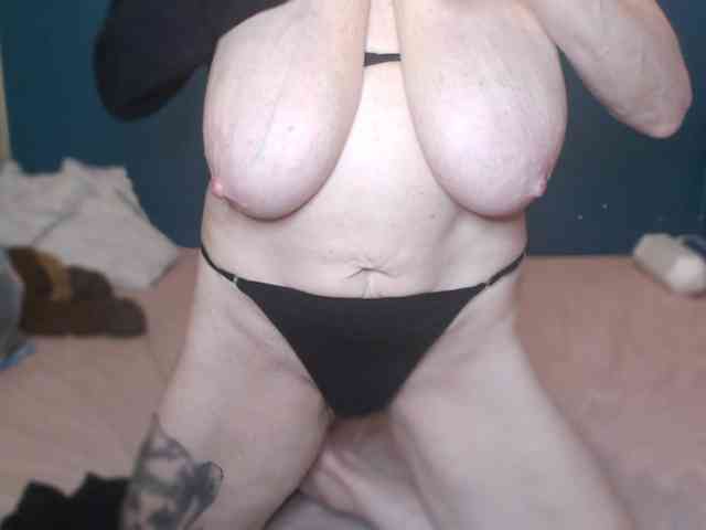 NADINNNE webcam