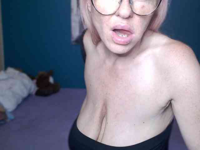 NADINNNE webcam